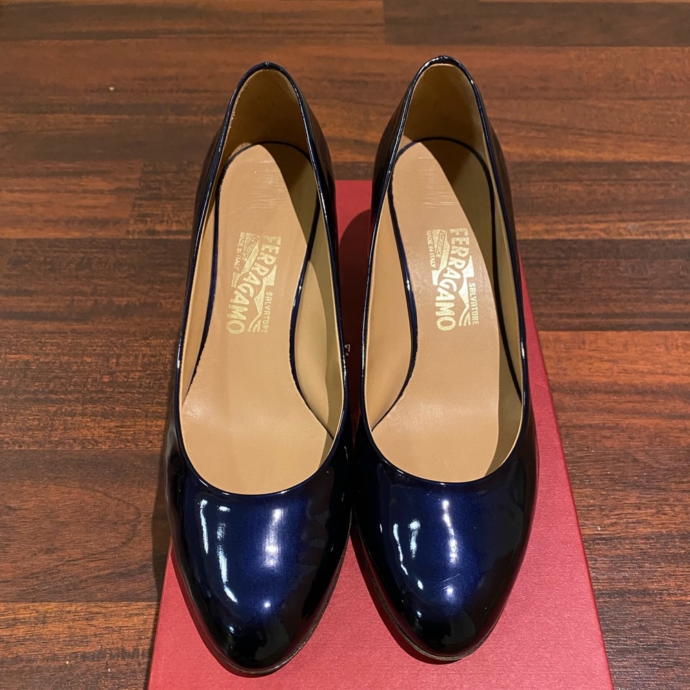 Salvatore Ferragamo Authentic Pump - 9B
